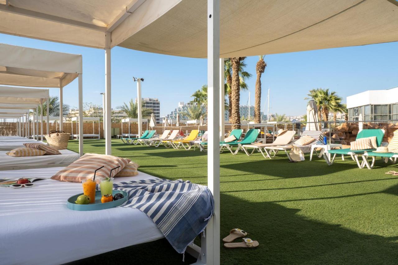 Vert Hotel Eilat By Afi Hotels Exterior photo The rooftop pool at the Hilton Tel Aviv